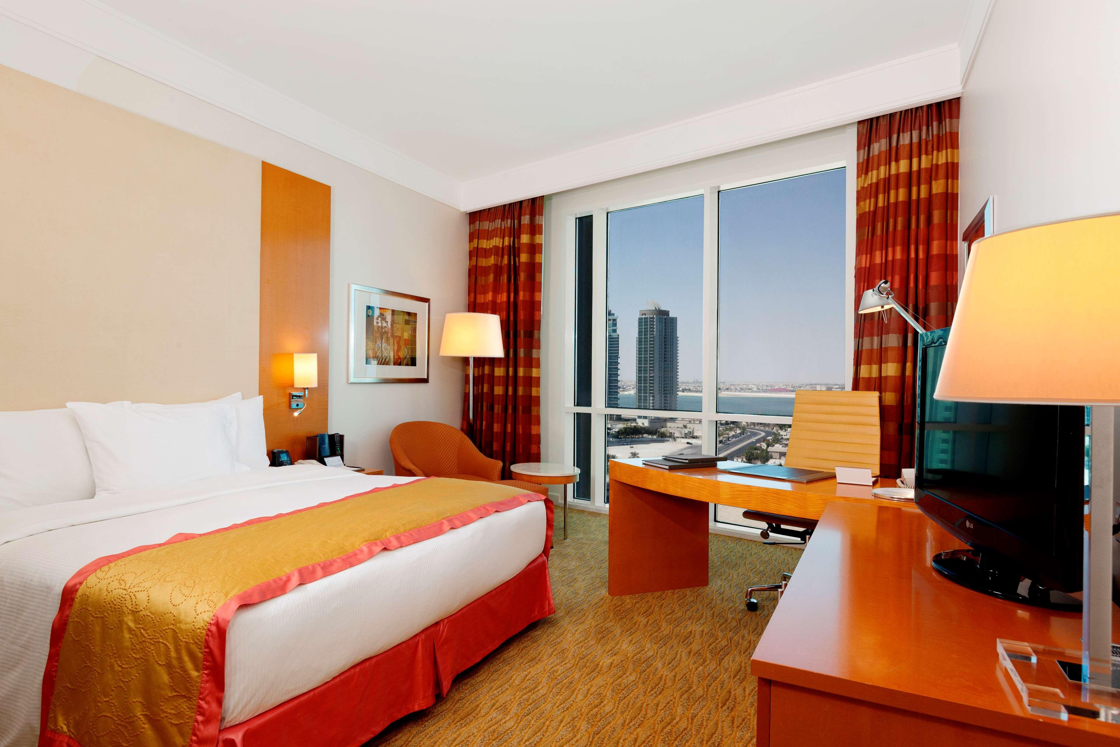 Hotel Hilton Ad Dawhah Esterno foto A room at the hotel