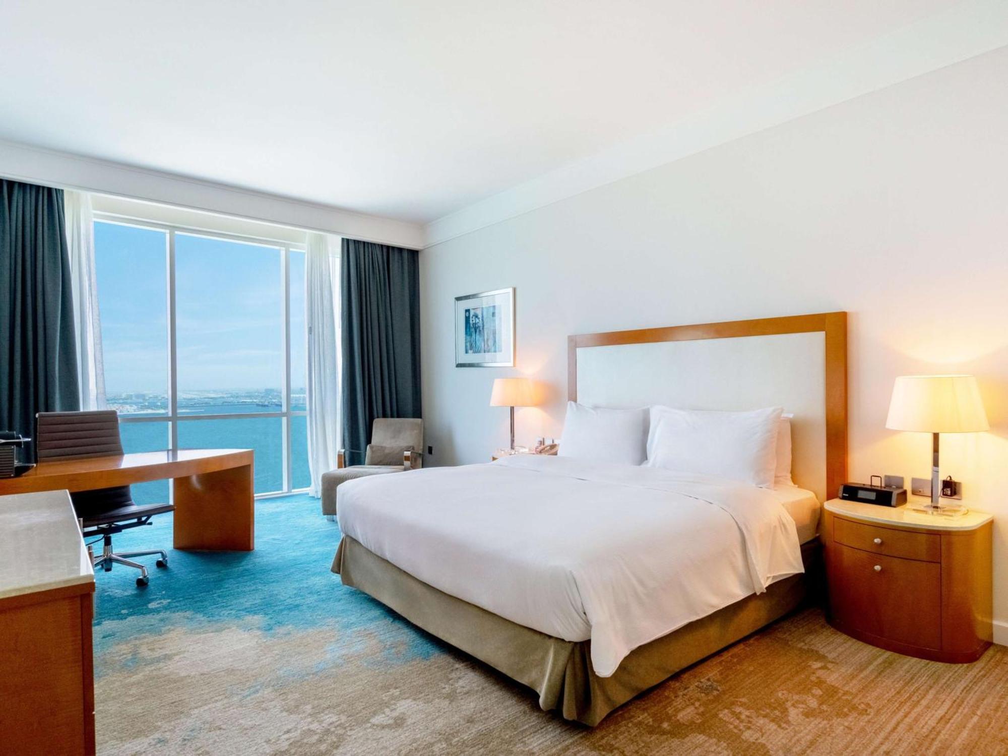 Hotel Hilton Ad Dawhah Esterno foto A guest room at the Atlantis Paradise Island