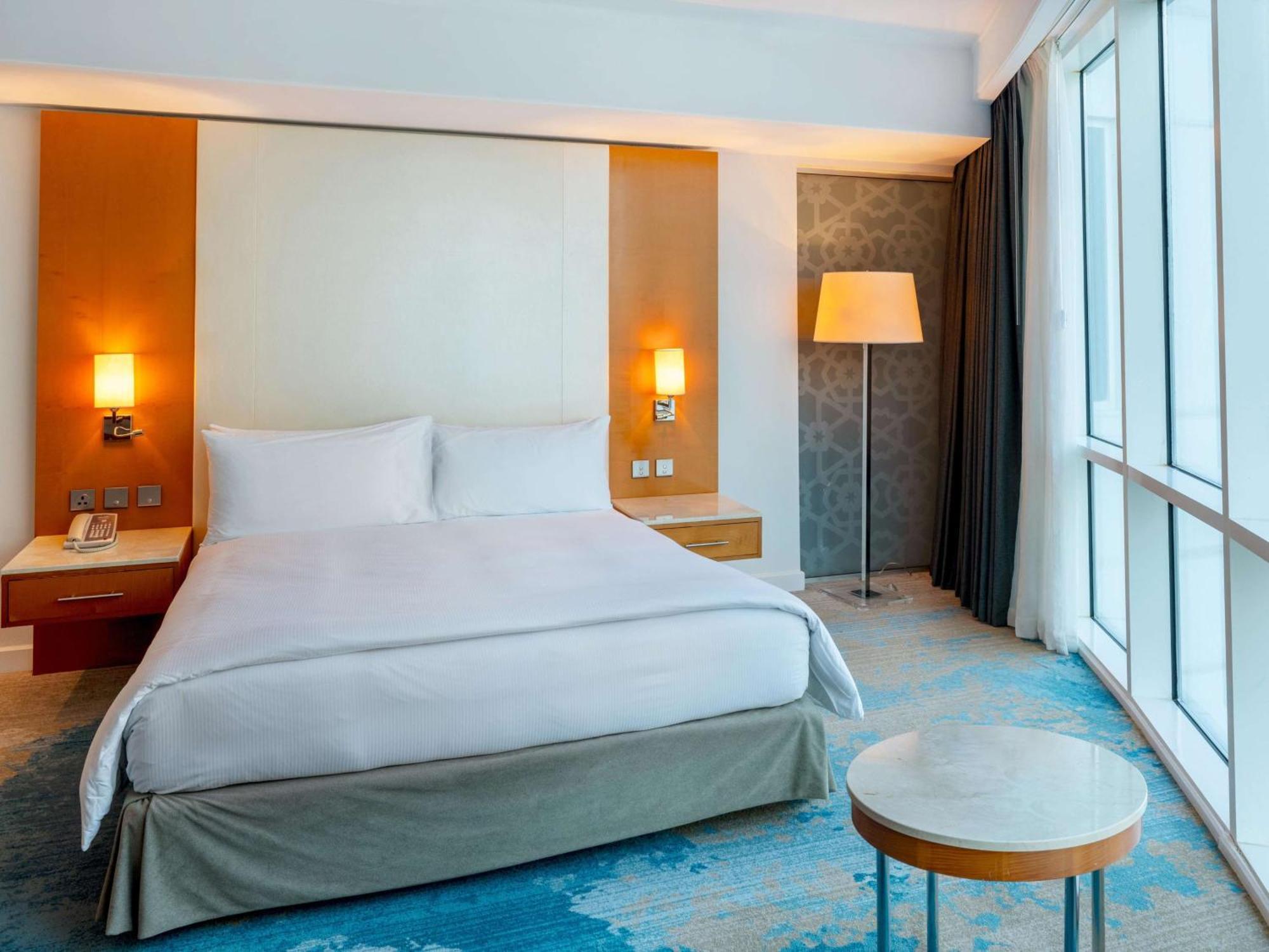 Hotel Hilton Ad Dawhah Esterno foto A bedroom at the hotel