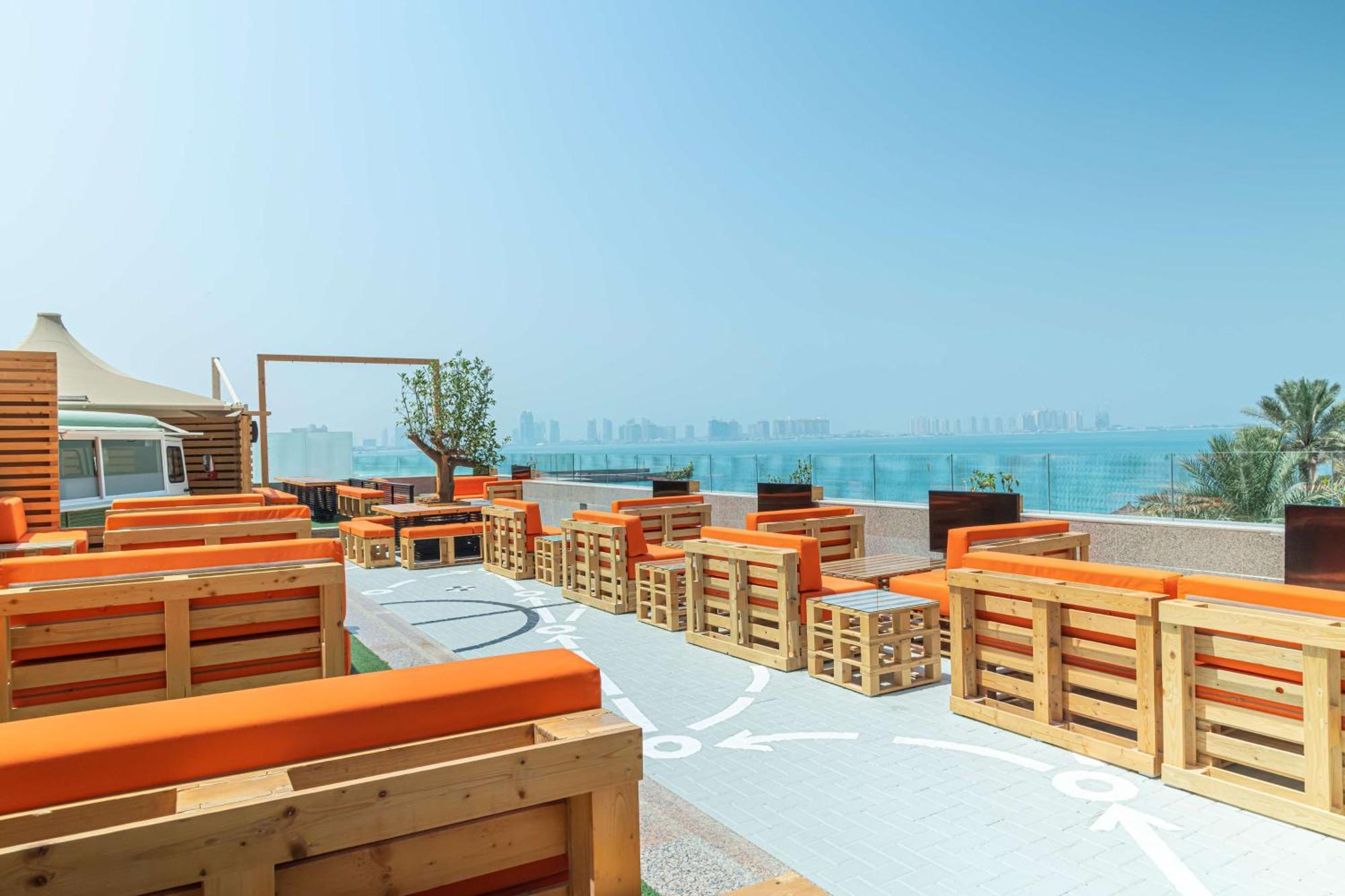 Hotel Hilton Ad Dawhah Esterno foto Sky Bar