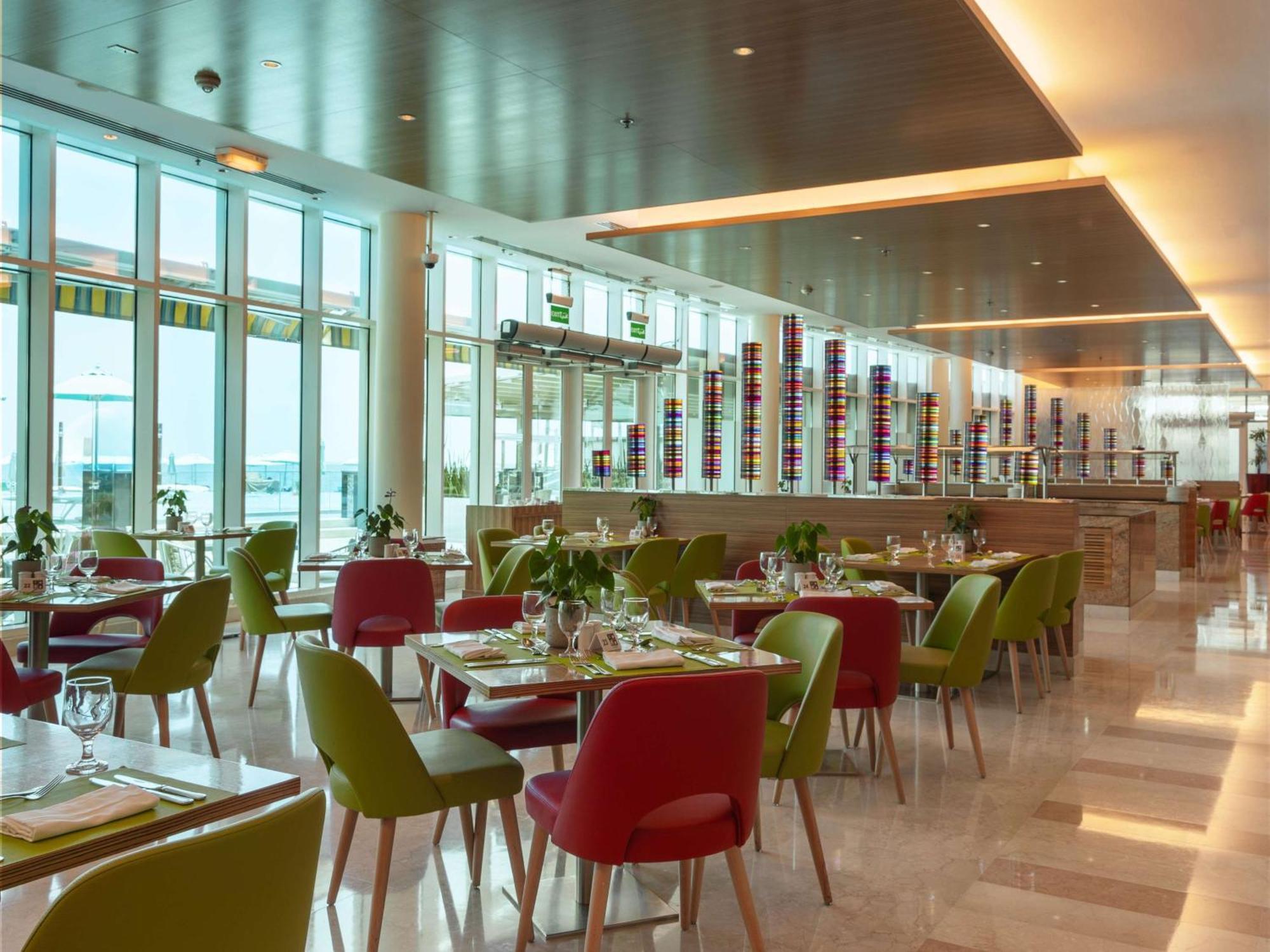 Hotel Hilton Ad Dawhah Esterno foto The restaurant