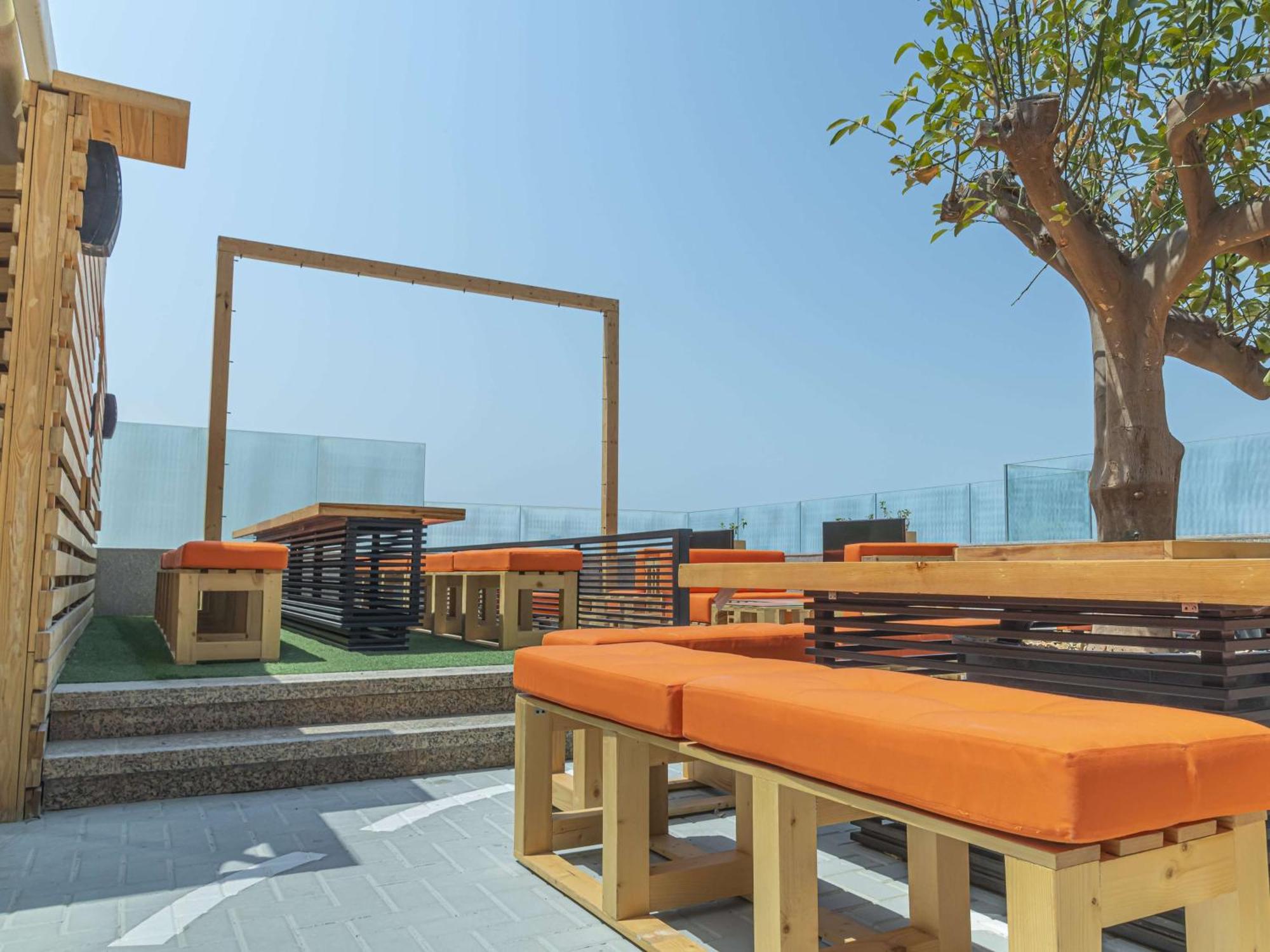 Hotel Hilton Ad Dawhah Esterno foto Sky Bar