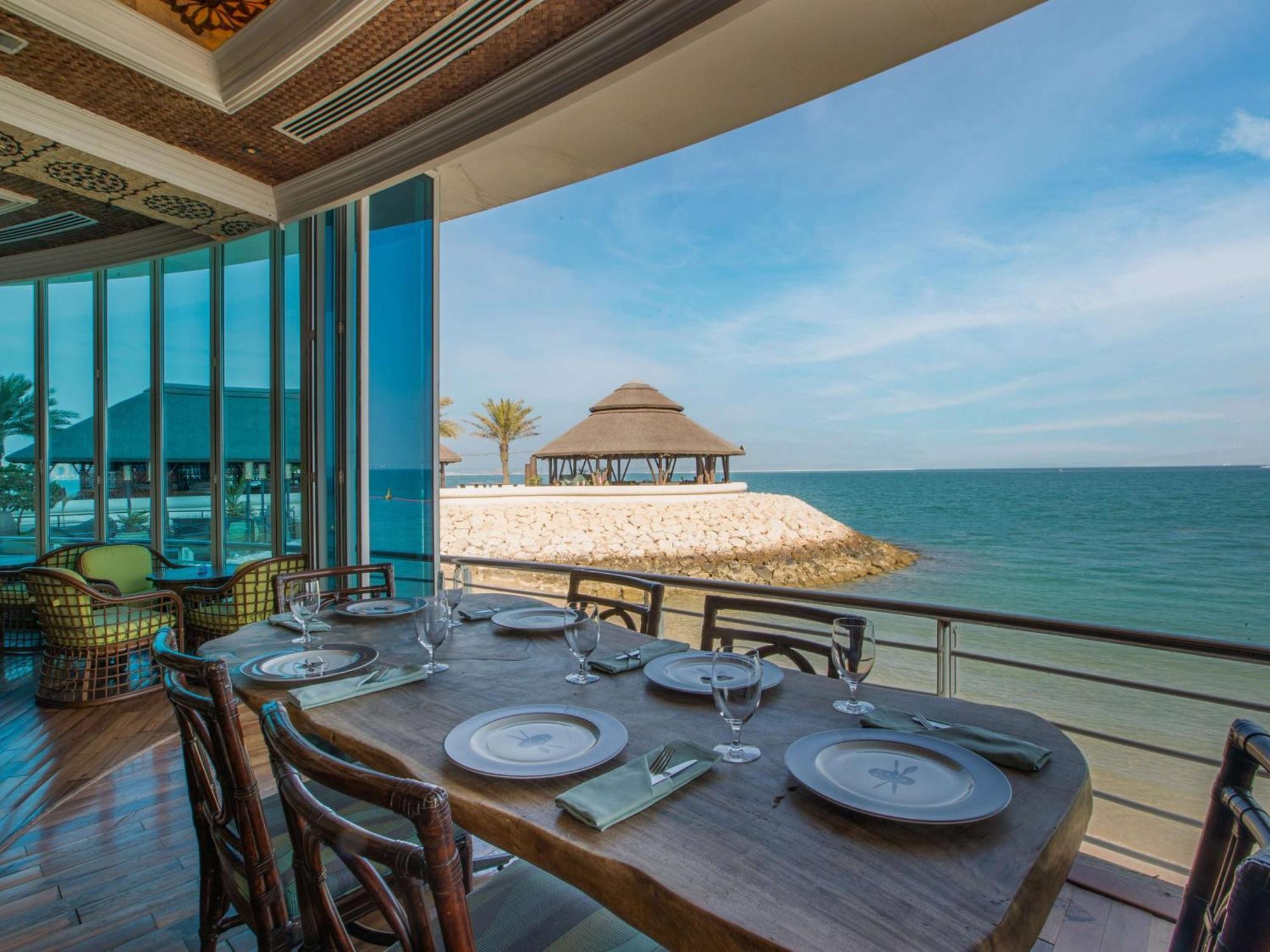 Hotel Hilton Ad Dawhah Esterno foto The Beach Club